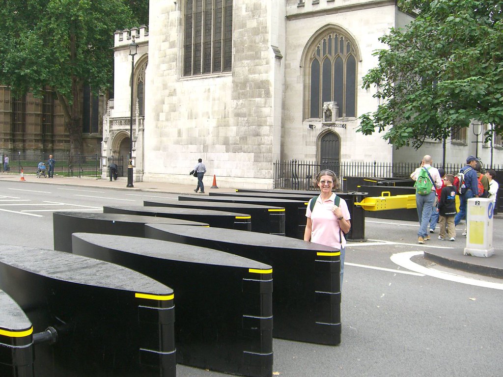 045 Road Barriers Parliament Area Gordon Flickr
