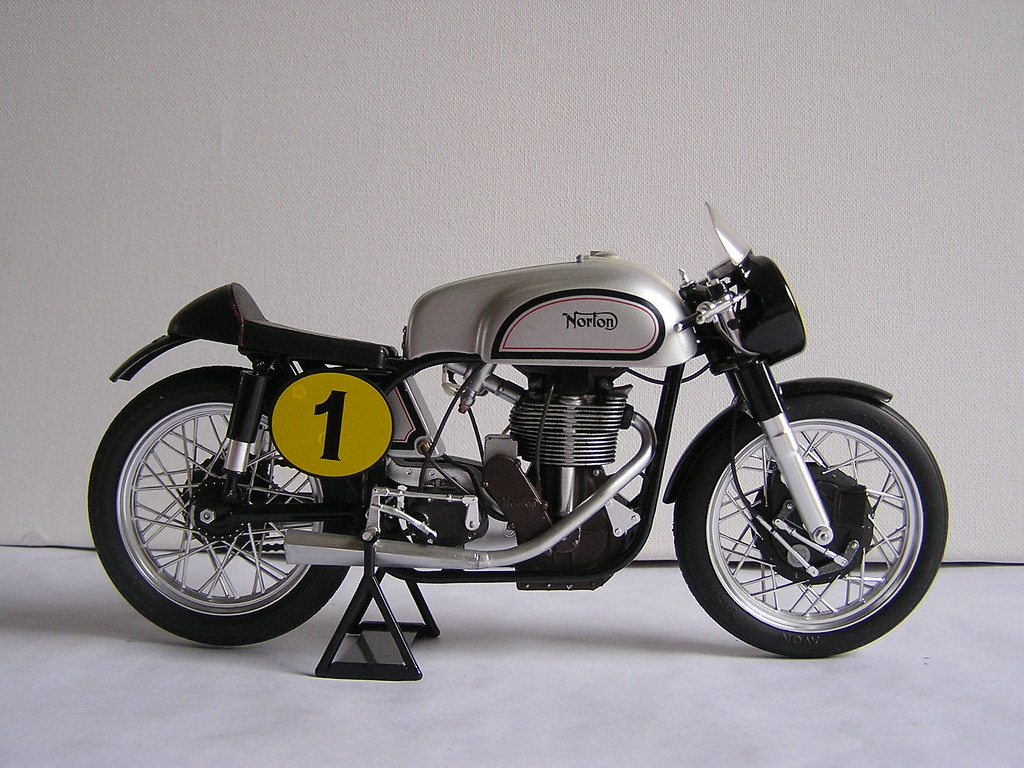 Flickriver Photoset 'Classic Motorcycles model KIT' by seeleynorton