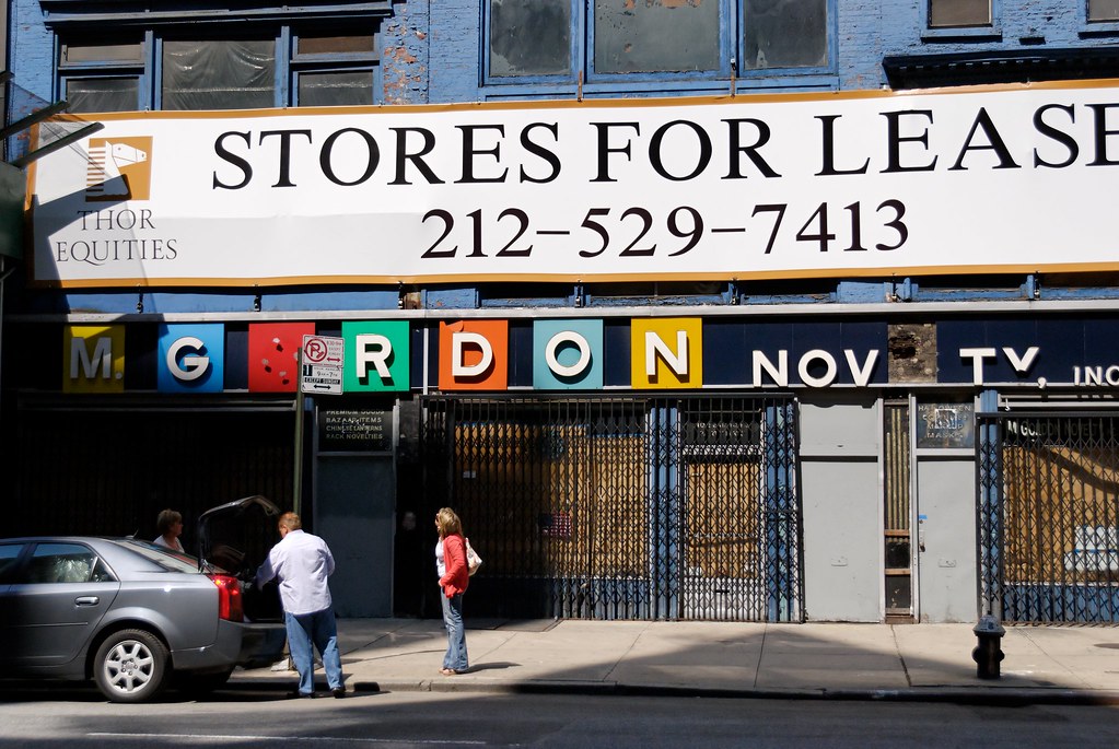 STORE FOR LEASE Images from a walk. Stefan Flickr