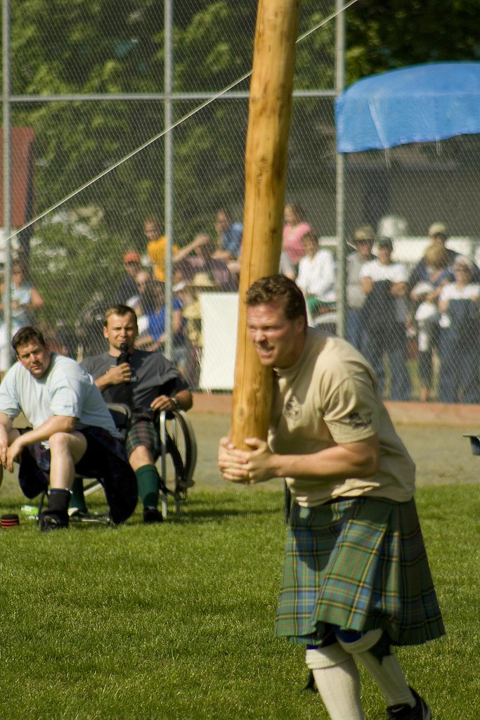 Caber Toss 06 Some photos of the caber toss event at the 2… Flickr