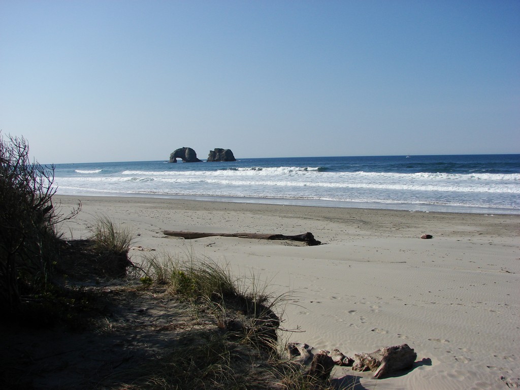 Twin Rocks at Rockaway Beach The Twin Rocks at Rockaway Be… Flickr