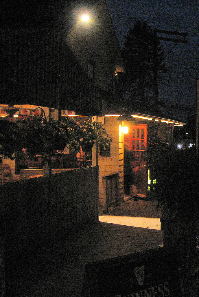 Olney Ale House_exterior brisk autumn night at Olney Ale H… Flickr