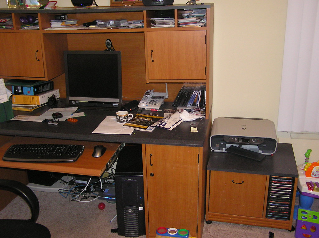 computer table with side stand raj_irvine Flickr