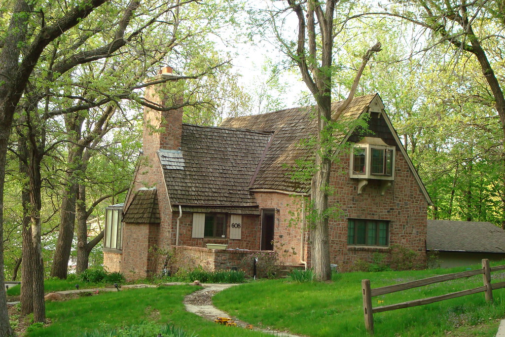 DSC00380 A cute house in Denison, IA. I'm a Jackrabbit Flickr