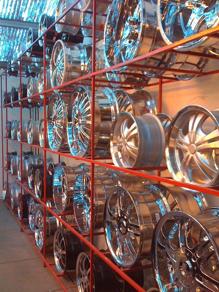 Las Vegas Dat rim shop. christian poppell Flickr