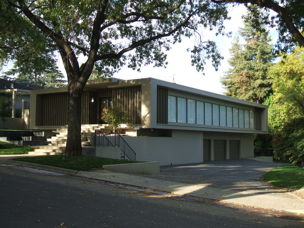 mid century 008 Outstanding modernist home in Modesto Ca