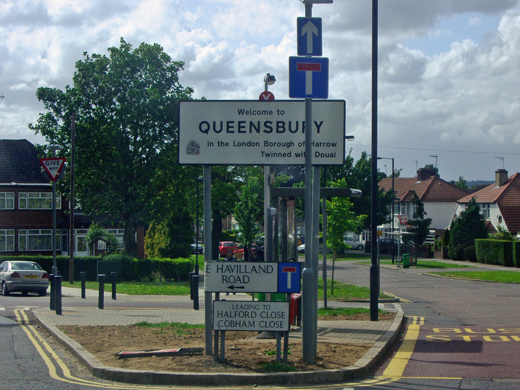 Queensbury sign Mollison Way The cretins have put the pole… Flickr