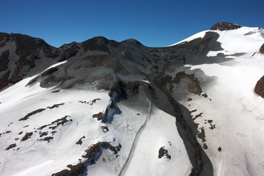 mt ruapehu The dark bits are ash from an eruption in the p… Flickr