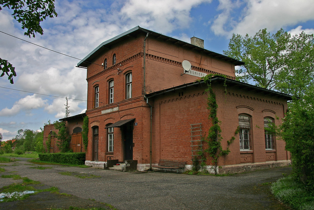 Bahnhof von Lubomierz / Liebenthal / Stacja kolejowa Lubom… Flickr