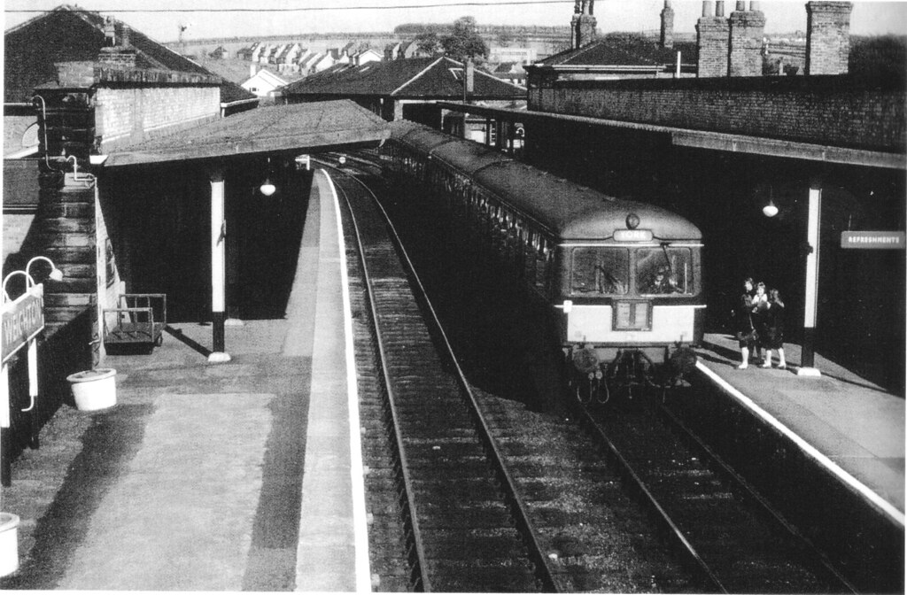 MarketWeighton1 DMU at Market Weighton Station in 1964, ju… Flickr