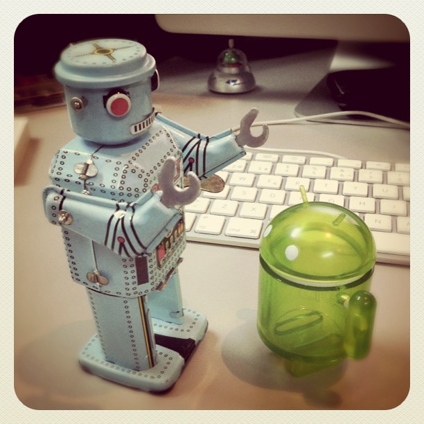 Robot vs. Android! Guillermo Amador Flickr