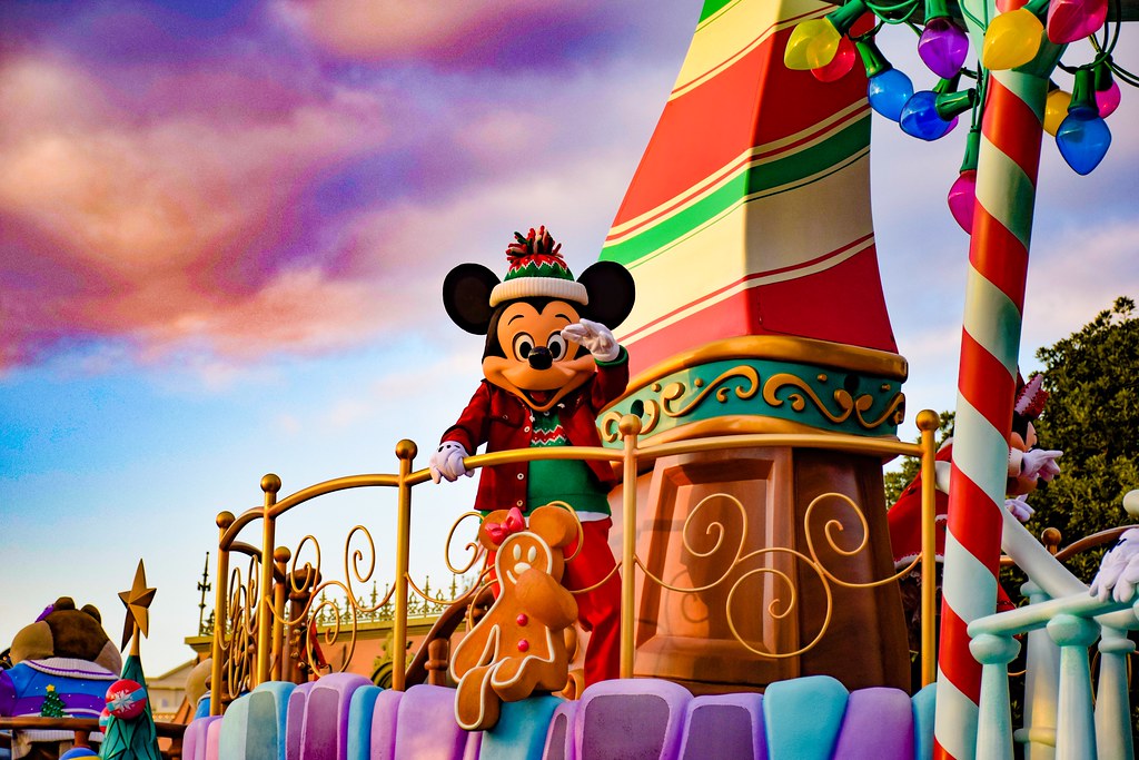 Mickey Mouse / Frozen Fantasy Parade / Anna and Elsa’s Fro… Flickr