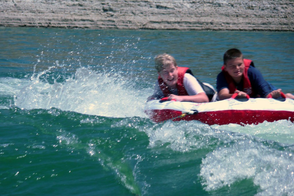 On the water Tubing Dave & Margie Hill / Kleerup Flickr