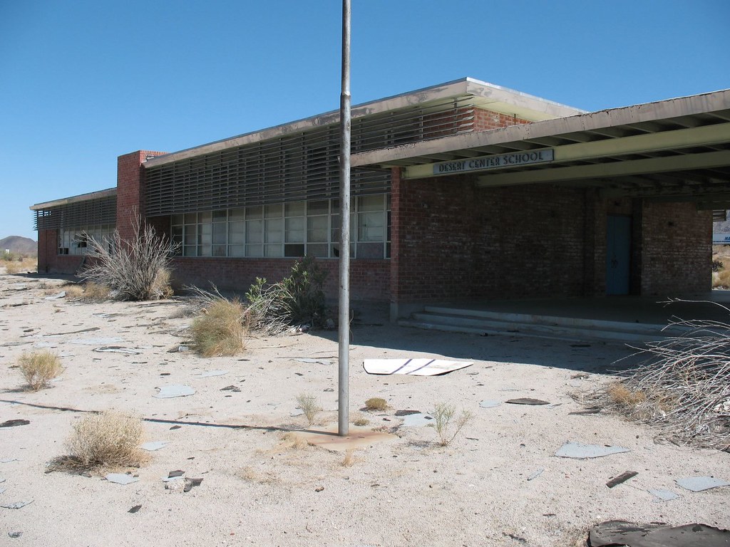 Eagle MountainDesert Center_141 Desert Center School entr… Flickr