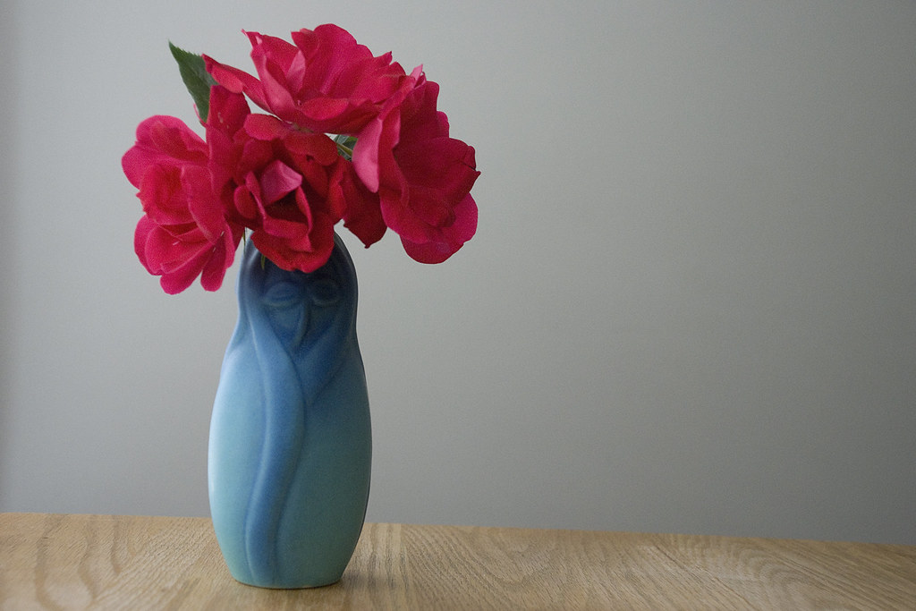 Knockout roses In Van Briggle vase. hypergenesb Flickr