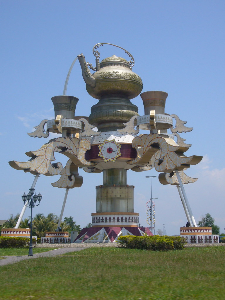 The worlds biggest teapot? Teapot in a roundabout, Brunei Flickr