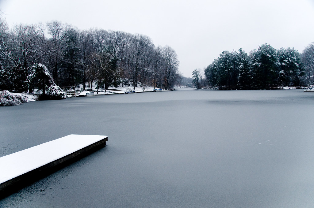 Snow Storm 2008 122 Lake Barcroft, Falls Church, Virginia v1rotate