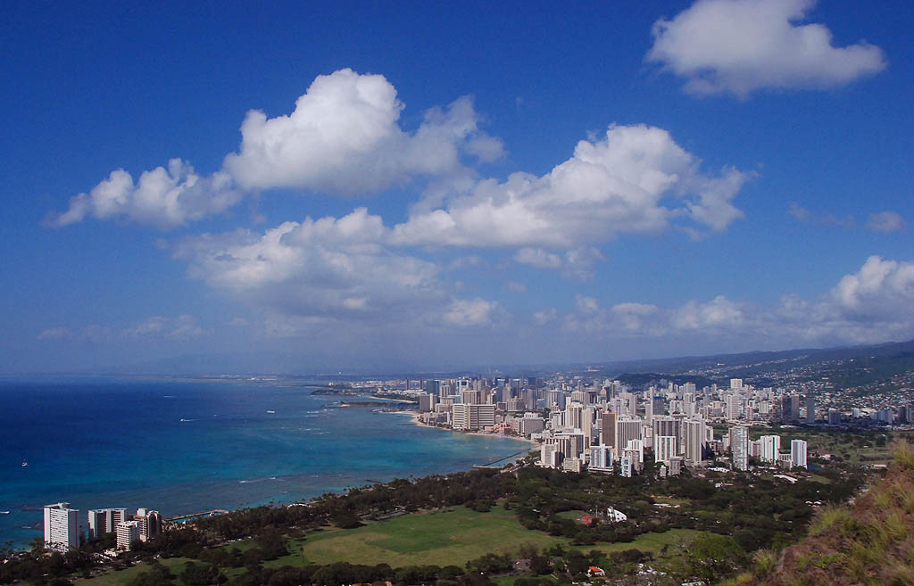 Honolulu A view of Waikiki and Honolulu from the top of Di… Flickr