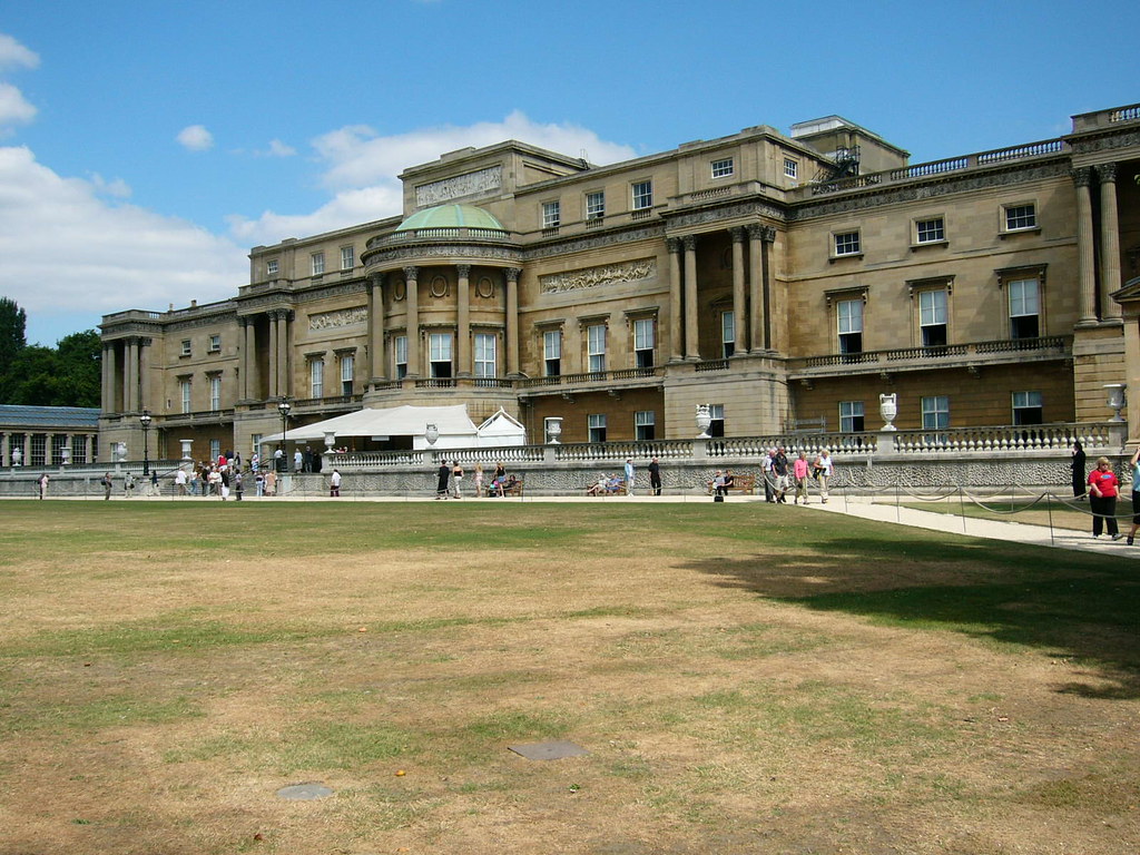 Buckingham Palace Grounds London, England Inside the gat… Flickr