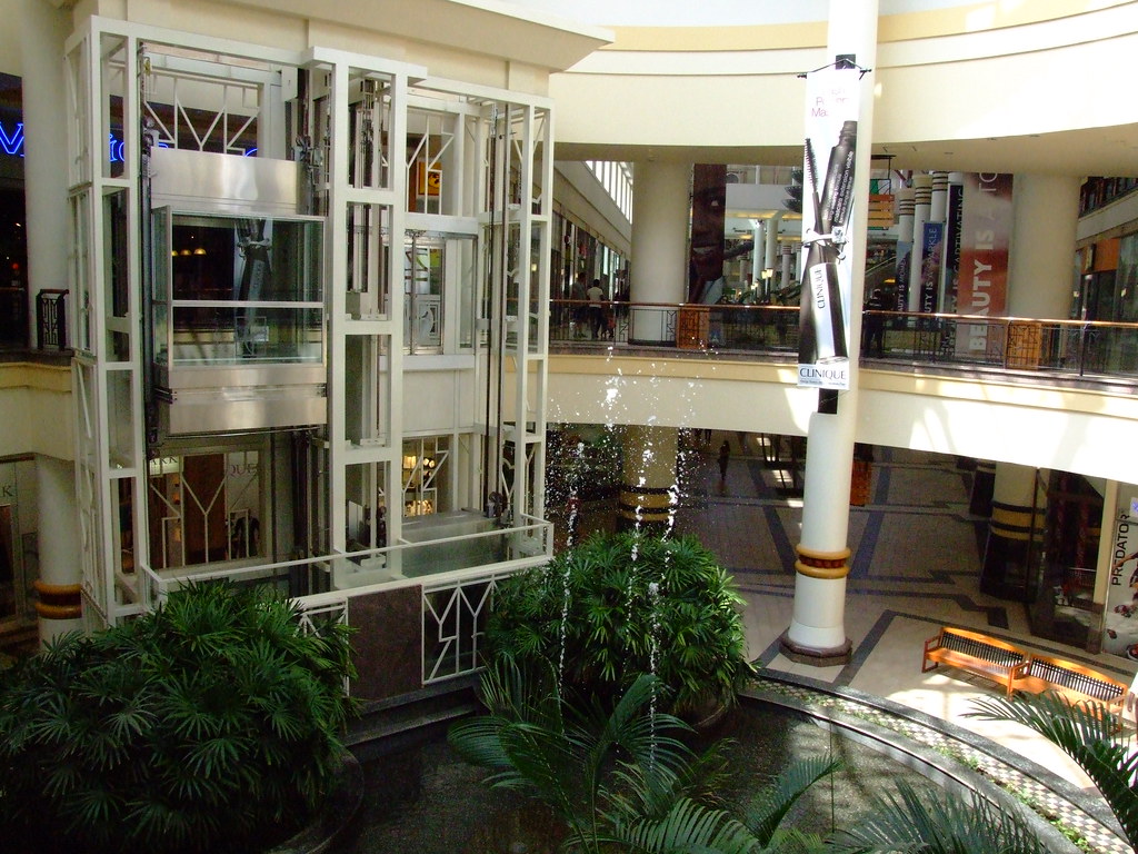Gateway mall, interior cuthy12001 Flickr