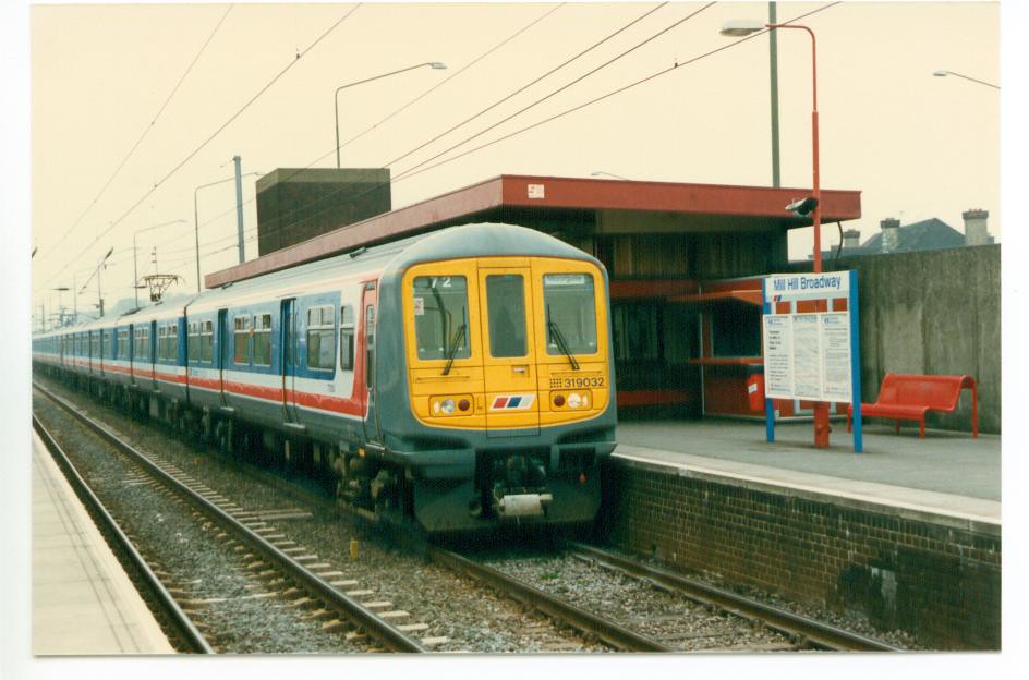 319032 . Mill Hill Broadway Station . 11thMay1988 Flickr