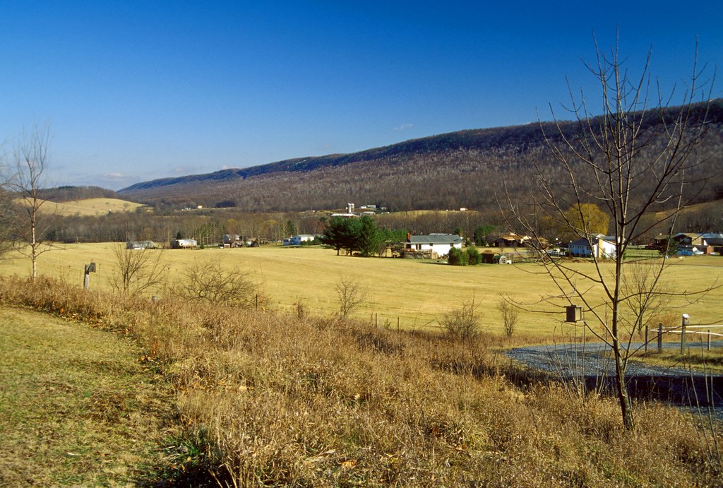 Rural Pennsylvania Farmland The mountain makes an S curve,… Flickr