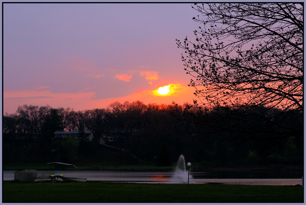 Sunrise Lamberton Lake, Grand Rapids, Michigan. Tom Syrba Flickr