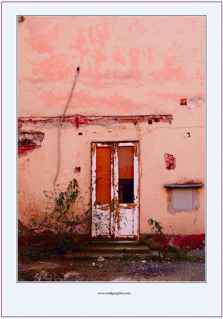 pink house what a curious color wolfgangfoto Flickr
