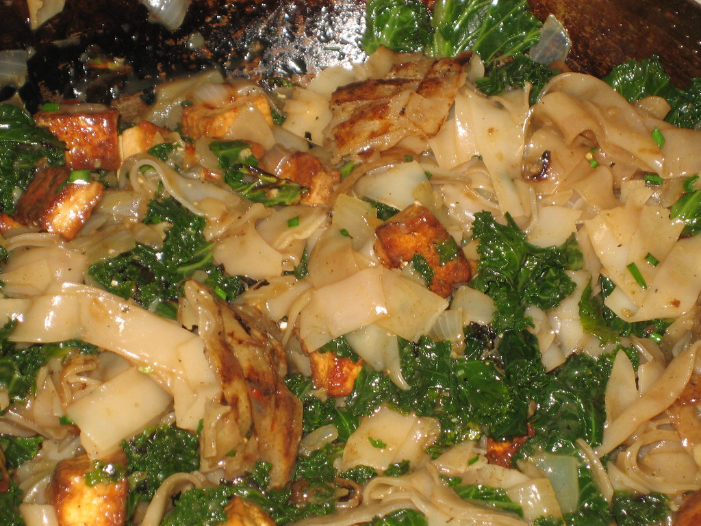 lard nah with tofu and kale Ginger Bardenhagen Flickr