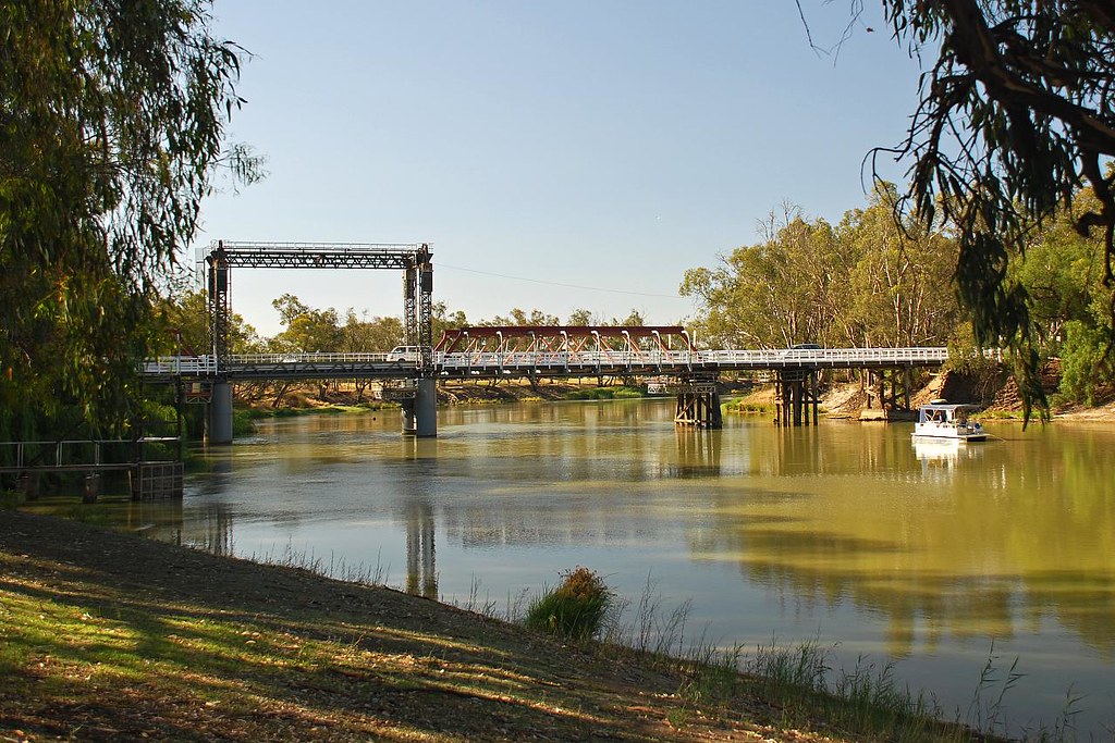 Swan Hill Bridge The Murray River Road Bridge at Swan Hill… Flickr