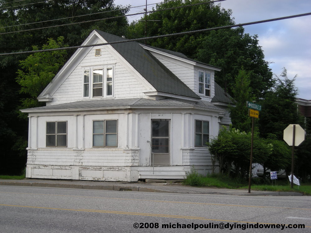one of many old houses in Lewiston Maine this one is off o… Flickr