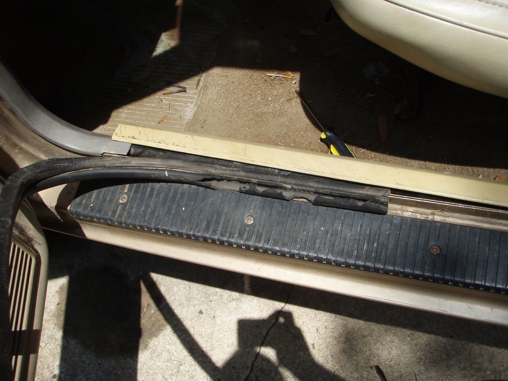 P5141684 Jeep Cherokee Drivers Side Door Weather Stripping