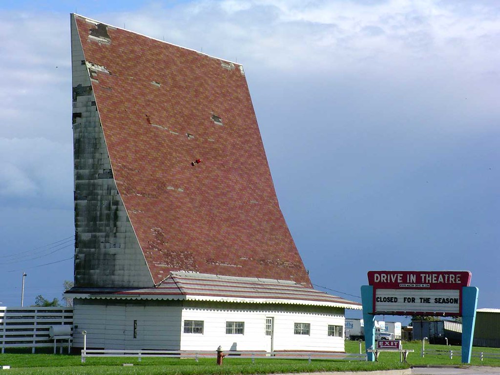 Macon DriveIn Theatre Macon, MO A view from the highway. … Flickr