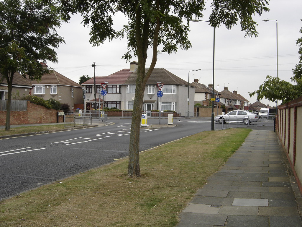 Little Heath Road Junction with Bedonwell Road, Bexleyheat… Flickr