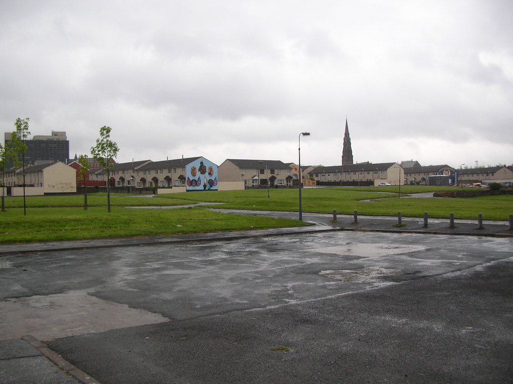 Shankill Road Long view of Shankill area in Belfast. Parki… Flickr