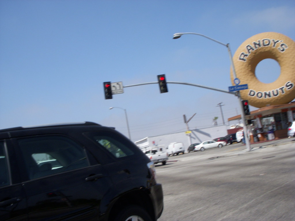 Randy's Donuts Sweet donut shop in Inglewood near LAX. Tha… Flickr