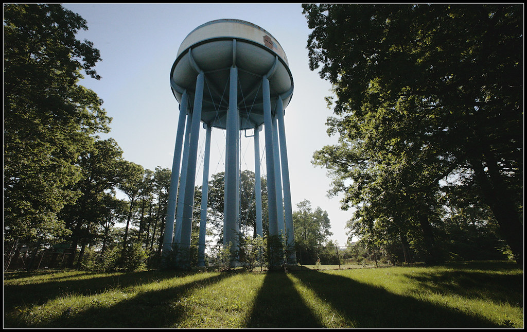 5d_27933b_13x8 our friendly neighborhood water tower Indiana Stan Flickr