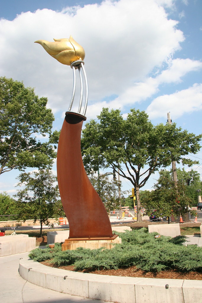 East Lake Sculpture at Longfellow Grill "P.S. Wish You W… Flickr