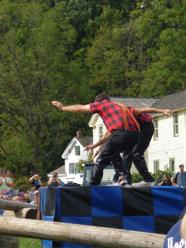 Lumberjack Log Roll A lumberjack competition at Charlton P… Flickr