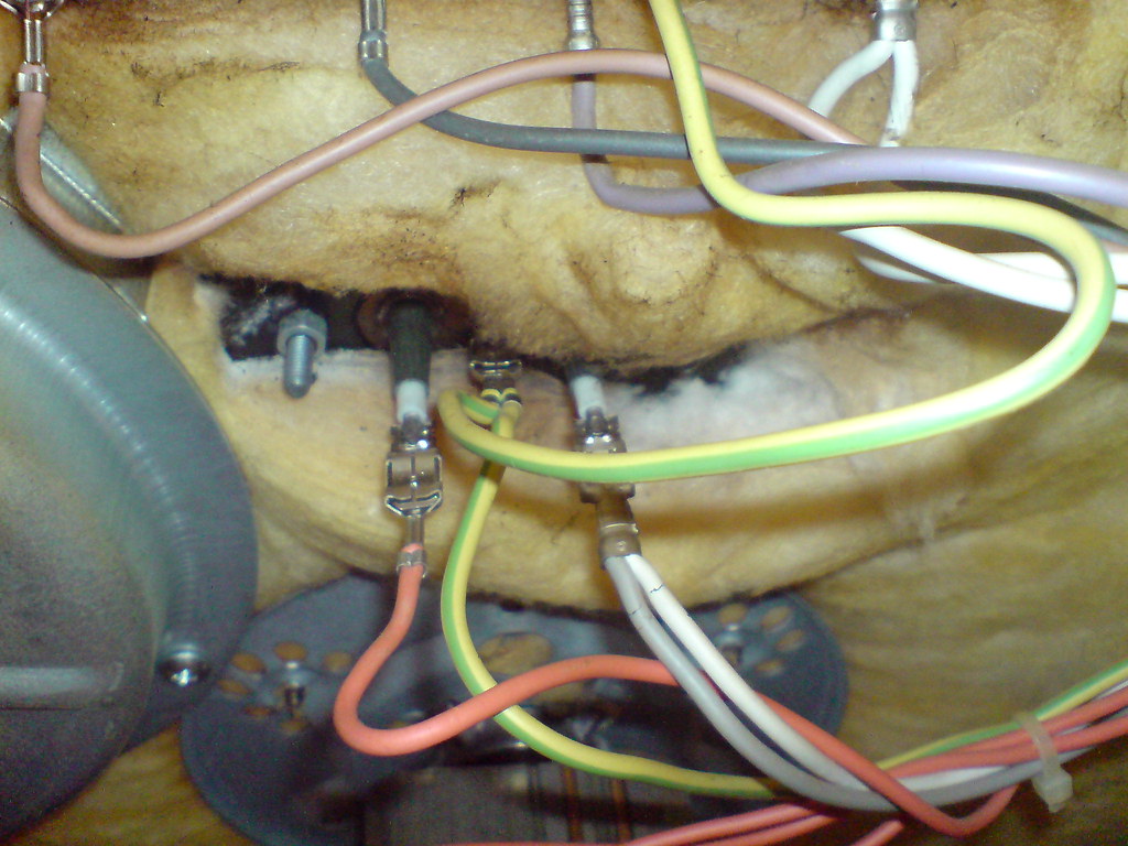 Wires Took a photo of the cables on the back my cooker bef… Flickr