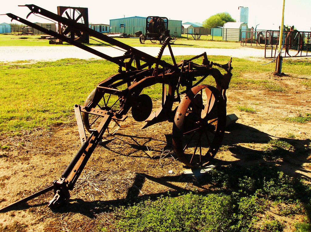 Old Farm Equipment pulled over to take these old equipment… Flickr
