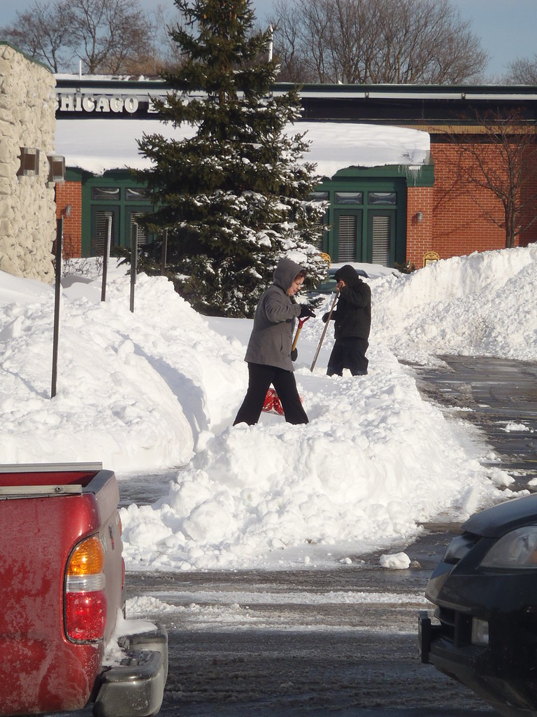 Baker's Square Employees Shoveling; Elm Grove, Wisconsin 2… Flickr