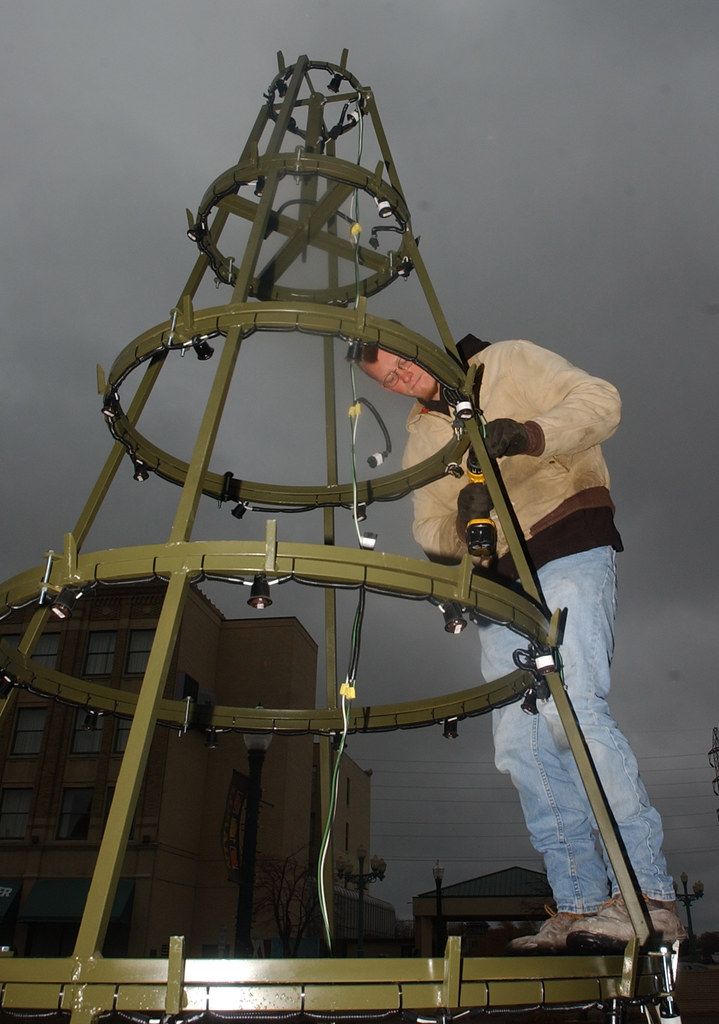 TREE.JPG Stephen Corder, an employee of Veard Construction… Flickr