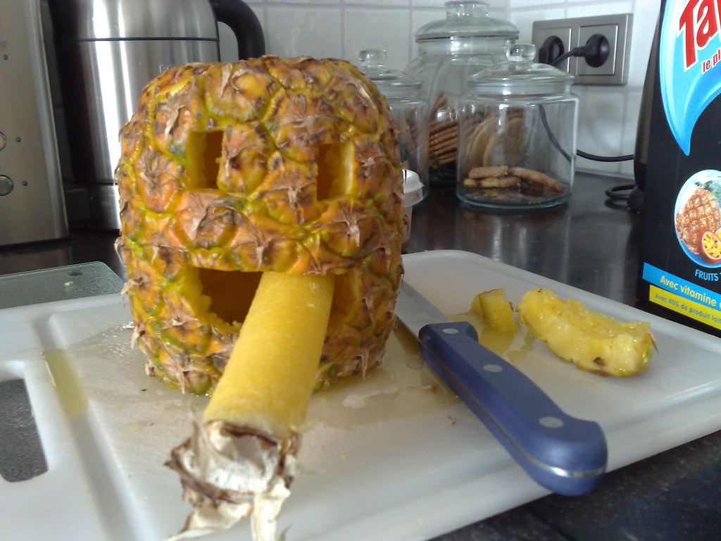 Mr Pineapplehead enjoys his pineapplecigar. lmao. Apperd Flickr