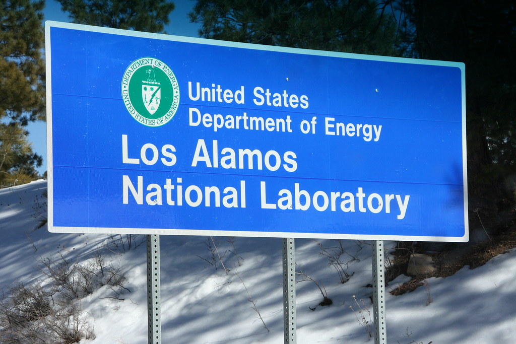 Los Alamos National Laboratory Sign Don't look at these ph… Flickr