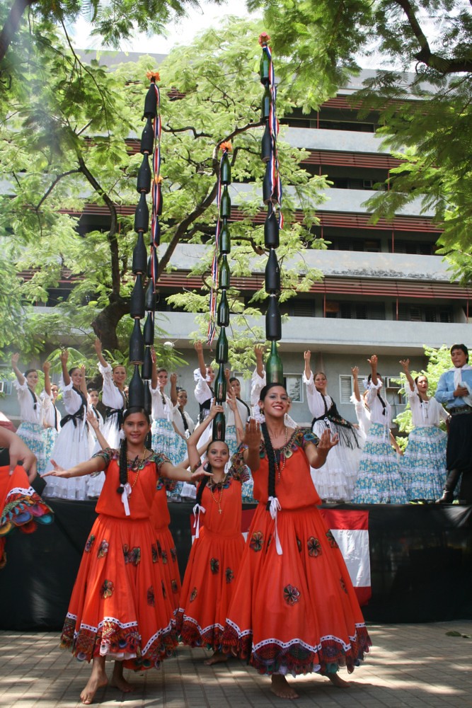 Asuncion, Bottle dance Paraguay, Asuncion. Bottle dancers.… Flickr