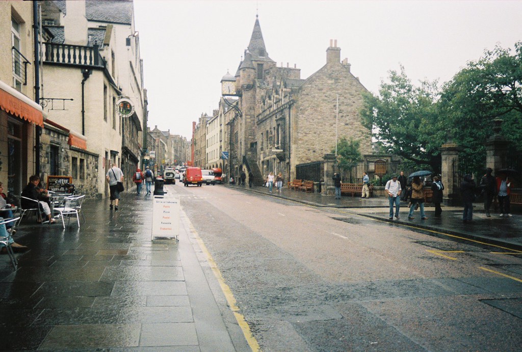 Iona 829 Edinburgh's royal mile, walking west amycurl Flickr