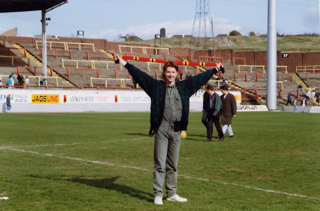 Partick go Premier 1992 All the Thistle fans invade the pi… Flickr