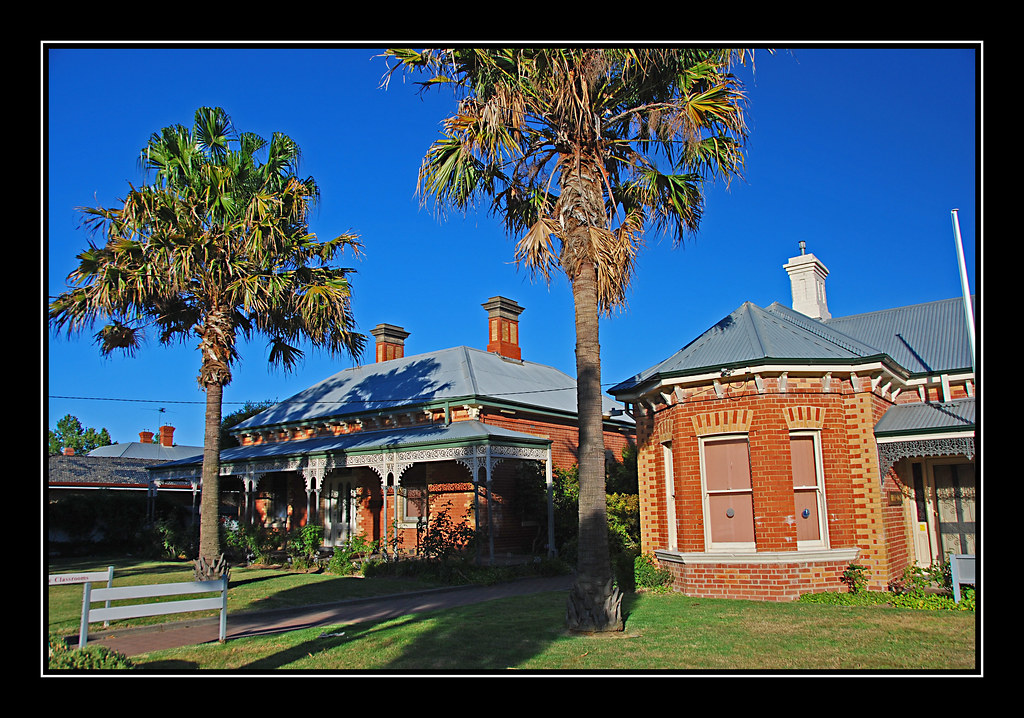 Bichromatic Villas in Olive Street Olive Street Albury NSW… Flickr