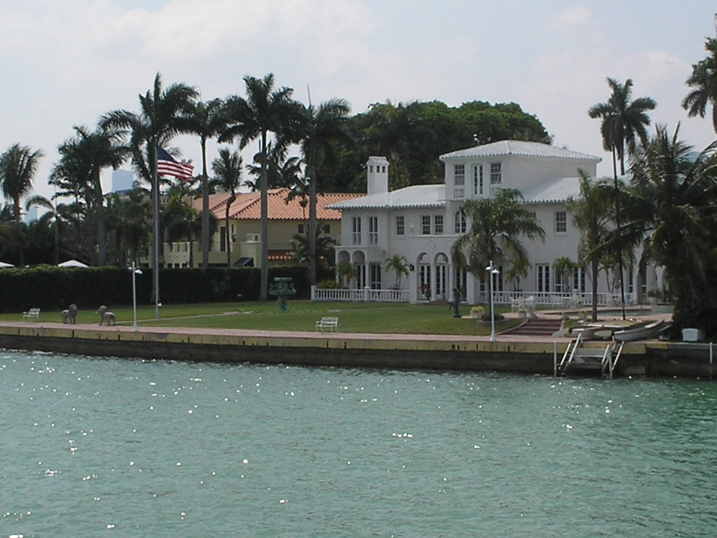 Scarface mansion The house on Star Island, Miami, where th… Flickr